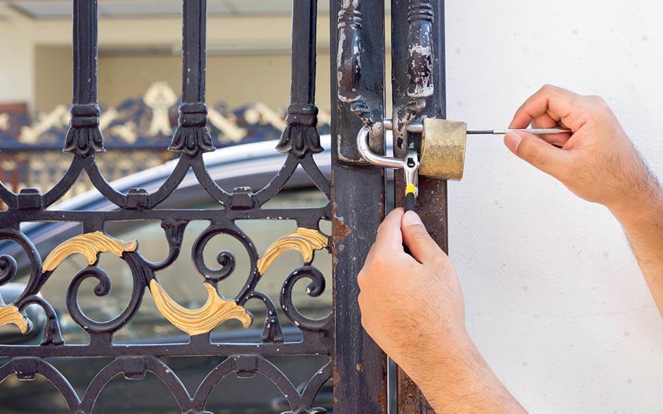 serrurier pour ouverture de porte coincée Paris 6